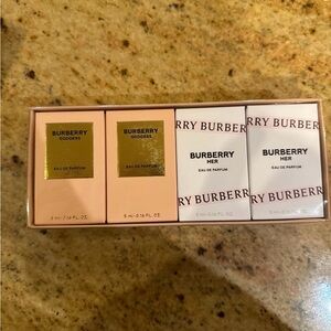 Burberry Mini Fragrance Set in Pink and White